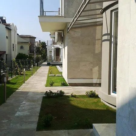 Lighthouse Nadia Aparts *