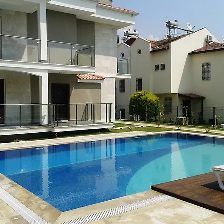 Lighthouse Nadia Aparts アパート