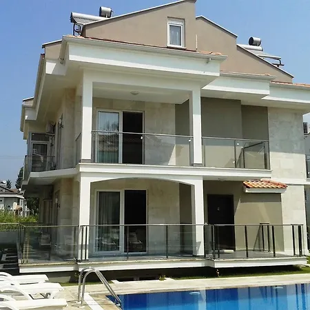 Lighthouse Nadia Aparts *