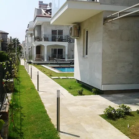 Lighthouse Nadia Aparts