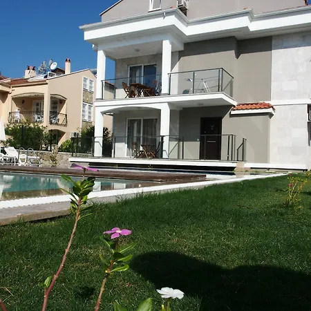 Lighthouse Nadia Aparts フェティエ