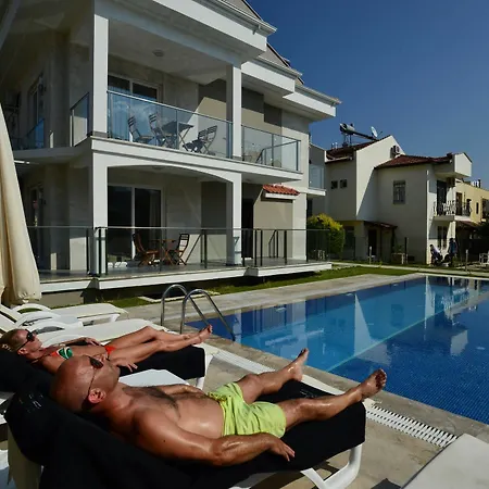 Lighthouse Nadia Aparts アパート フェティエ