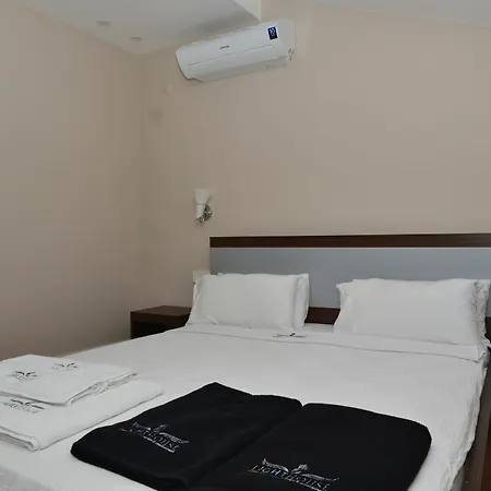 Lighthouse Nadia Aparts アパート