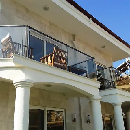 Lighthouse Nadia Aparts