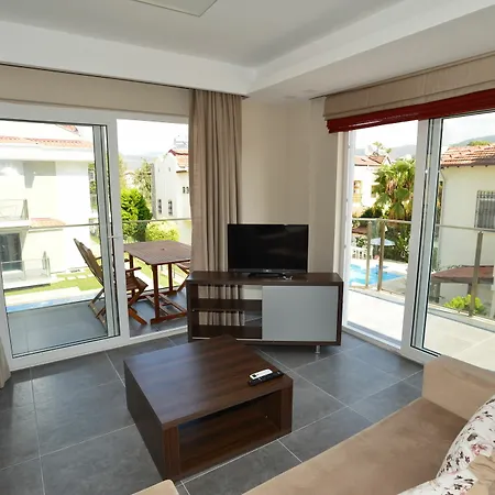 Lighthouse Nadia Aparts