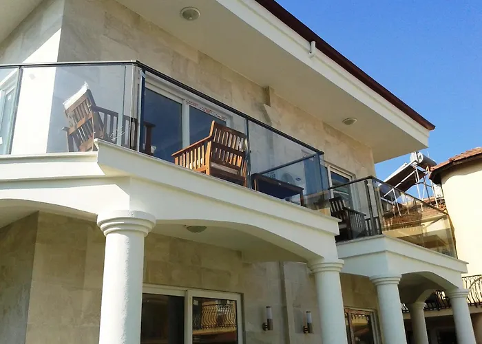 Lighthouse Nadia Aparts