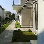 纳迪亚灯塔公寓式酒店 *