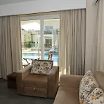 纳迪亚灯塔公寓式酒店 *