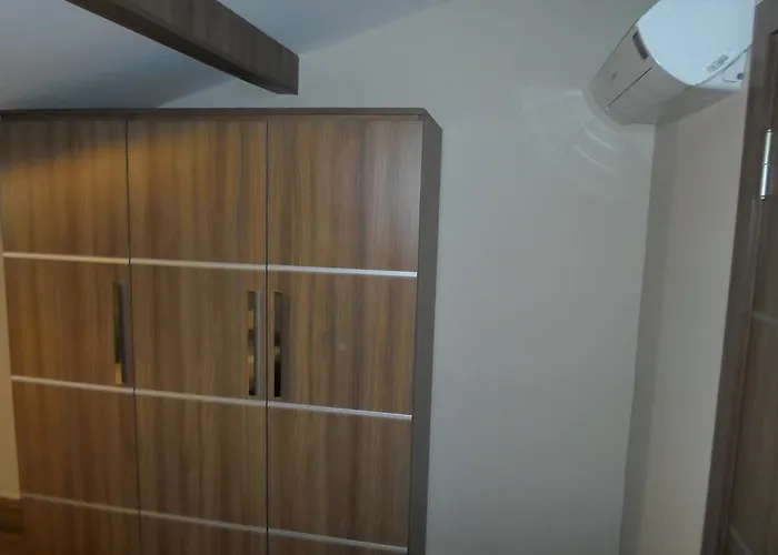 Lighthouse Nadia Aparts