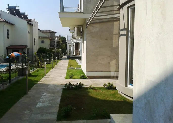 Lighthouse Nadia Aparts *