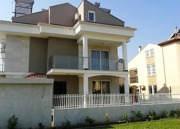 Lighthouse Nadia Aparts