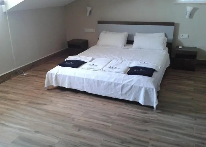 Lighthouse Nadia Aparts *