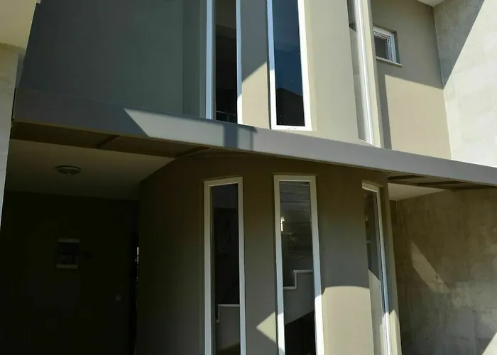 Lighthouse Nadia Aparts