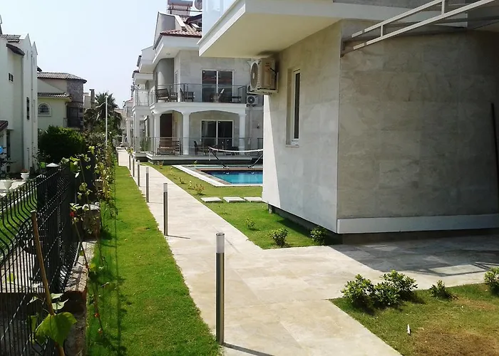 Lighthouse Nadia Aparts